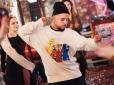 Хіти тижня. Популярний співак заінтригував своїх шанувальників рідкісним сімейним фото