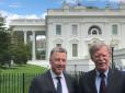 У Трампа готують велику угоду з Москвою? Радник президента США з питань безпеки Джон Болтон заявив, що обрання Зеленського створює нову можливість для миру й поліпшення відносин РФ і США
