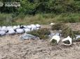 Мішки зі 150 кілограмами марихуани виявили правоохоронці у лісосмузі на Луганщині (фото)
