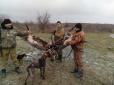 Поліцейські та чиновник на Одещині вбили червонокнижну птицю (фото)