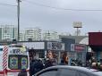 Винуватця швидко скрутили: У Харкові на центральному ринку влаштували стрілянину (відео 16+)