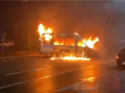 Майдан по-казахстанськи: Як у Алматі протестувальники громлять і палять автомобілі поліції (відео)