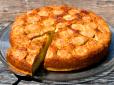 Нашвидкуруч із найпростіших продуктів: Євген Клопотенко поділився рецептами двох святкових пирогів