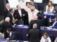 У Європарламенті палає битва за портфелі. 