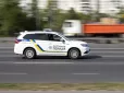 У Рівному підліток на викраденому автомобілі втікав від поліції та врізався в дорожній знак (відео)