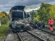 Постраждало багато людей: У Словаччині зіштовхнулися два потяги (фото)