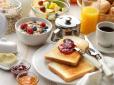 Снідати чи ні: Лікарі пояснили, що насправді відбувається з вашим організмом після ранкового прийому їжі