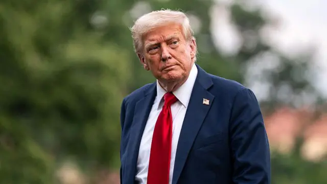 Майже 200 тис. людей під прицілом: Трамп наказав перевірити всіх біженців, прийнятих за Байдена