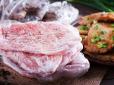 Ніколи не розморожуйте м’ясо так! Це небезпечно для вашого здоров’я